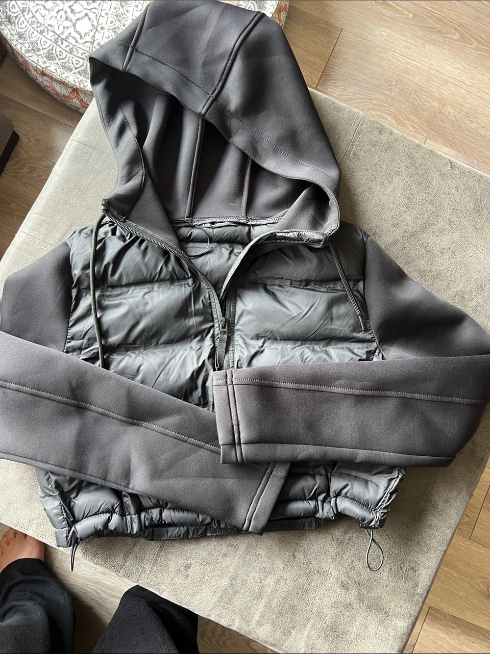 NEW Women’s Zara cropped Black Hooded Quilted Jacket. With scuba sleeves & hood